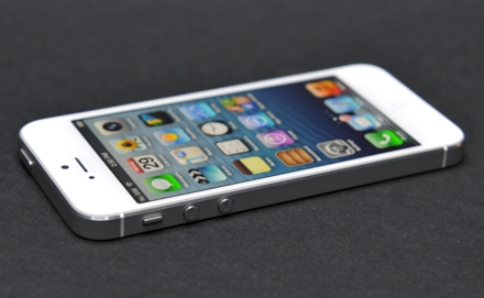 Apple вдвое снизила объем выпуска iphone 5