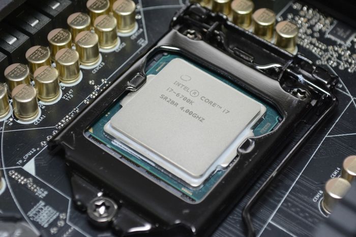 Intel исправляет ошибки в процессорах skylake