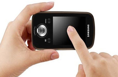 Samsung показала карманную видеокамеру с поворотной оптикой
