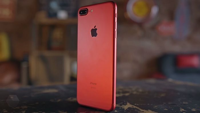 Сегодня apple представит красный iphone 8